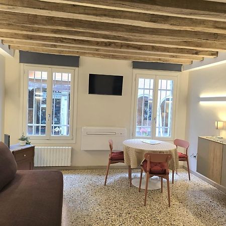 Cozy Studio With Canal View Venedig Exteriör bild