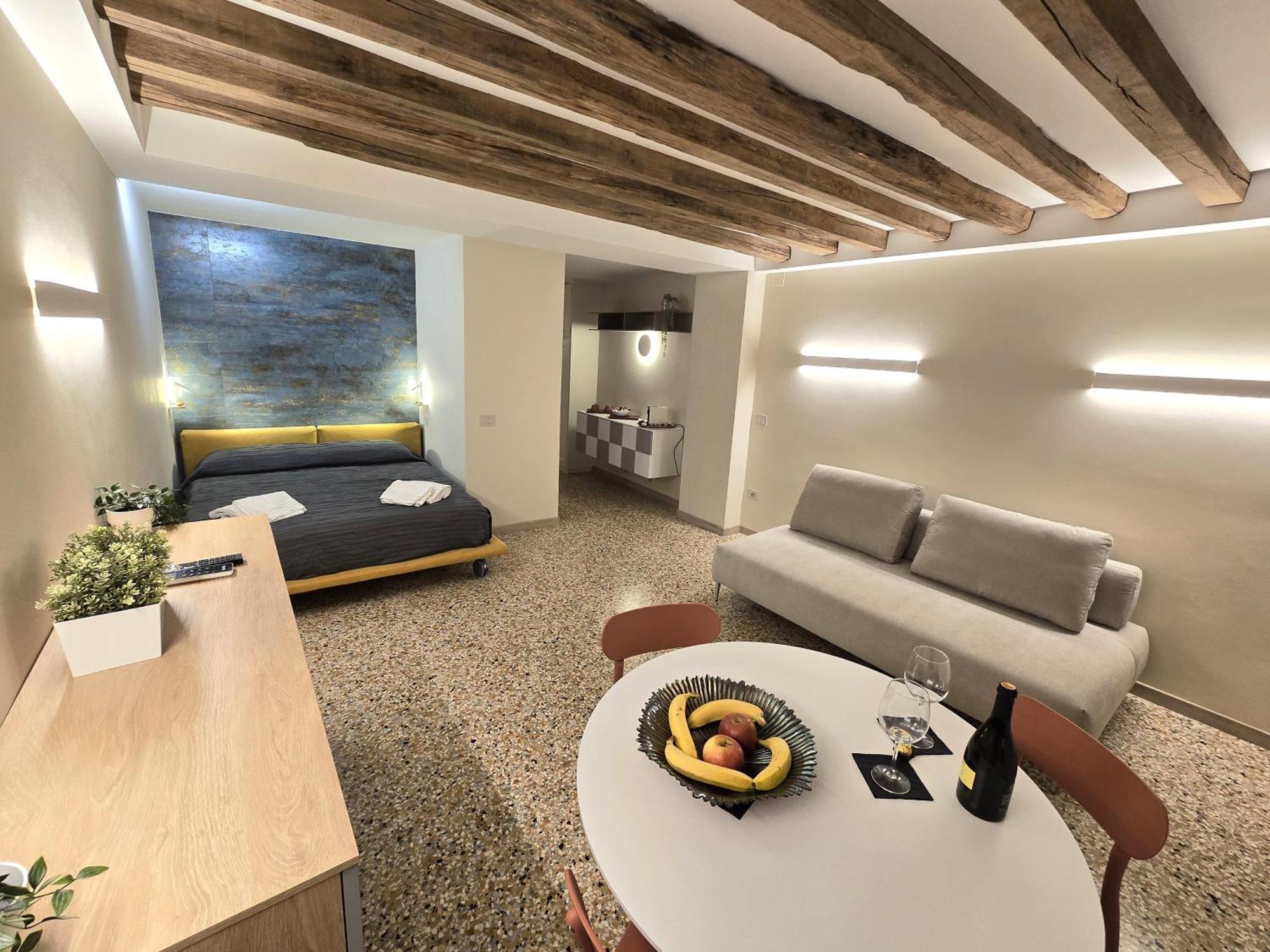 Cozy Studio With Canal View Venedig Exteriör bild