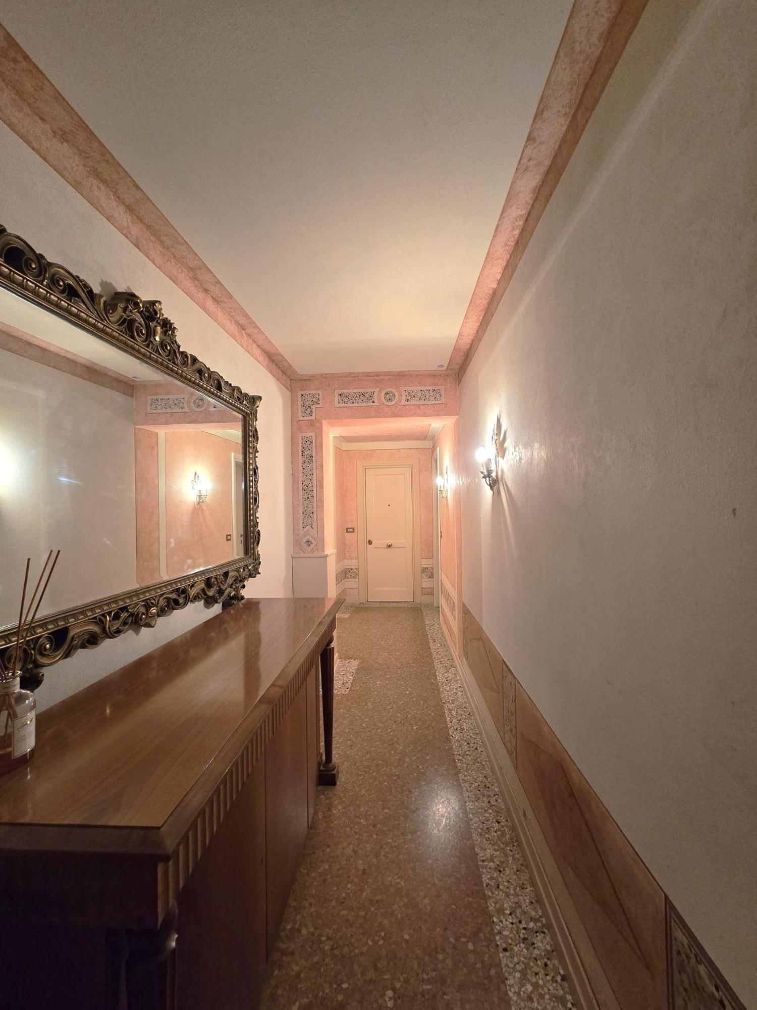 Cozy Studio With Canal View Venedig Exteriör bild