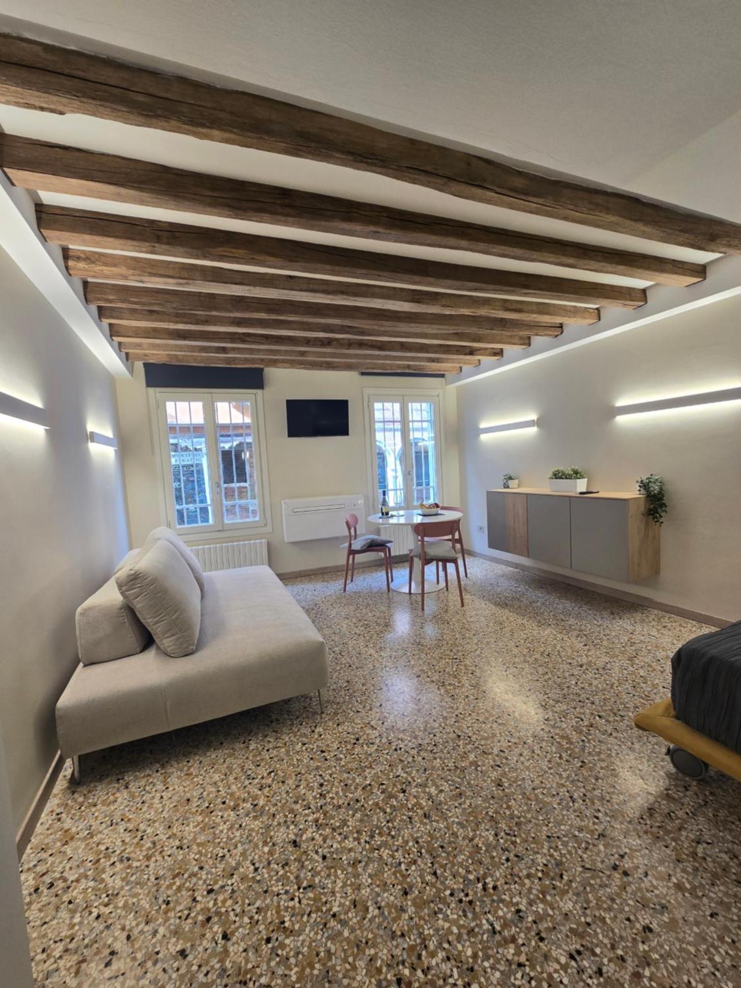 Cozy Studio With Canal View Venedig Exteriör bild