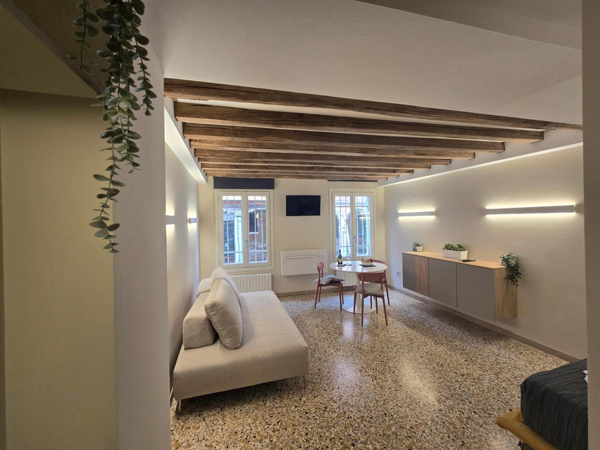 Cozy Studio With Canal View Venedig Exteriör bild