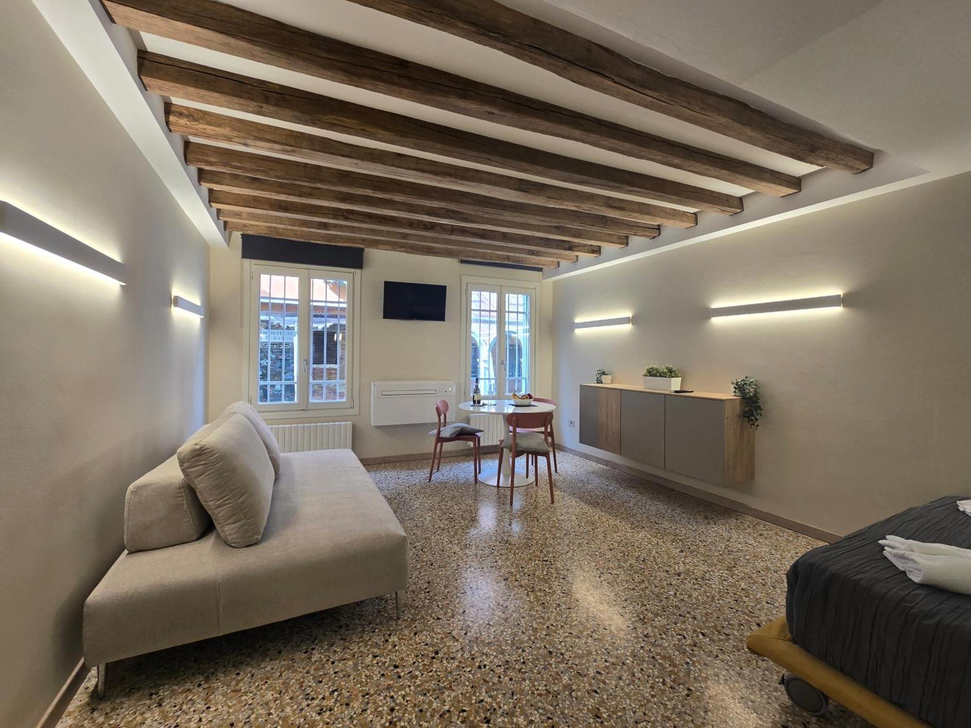 Cozy Studio With Canal View Venedig Exteriör bild