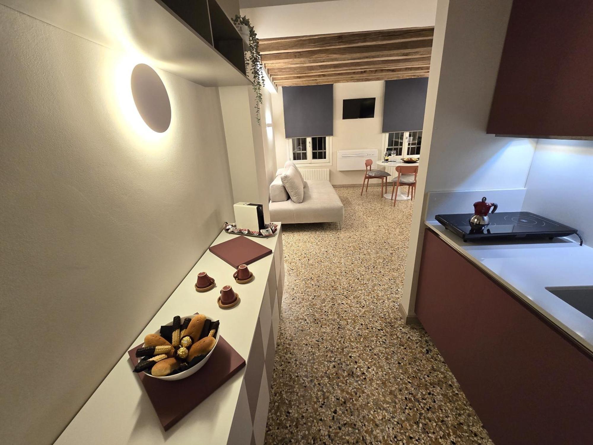 Cozy Studio With Canal View Venedig Exteriör bild