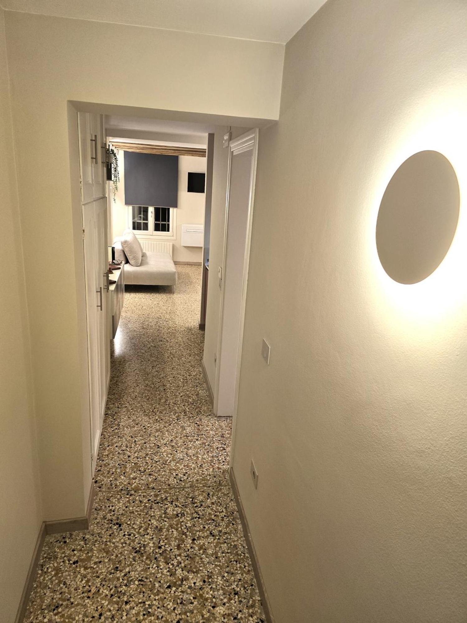 Cozy Studio With Canal View Venedig Exteriör bild