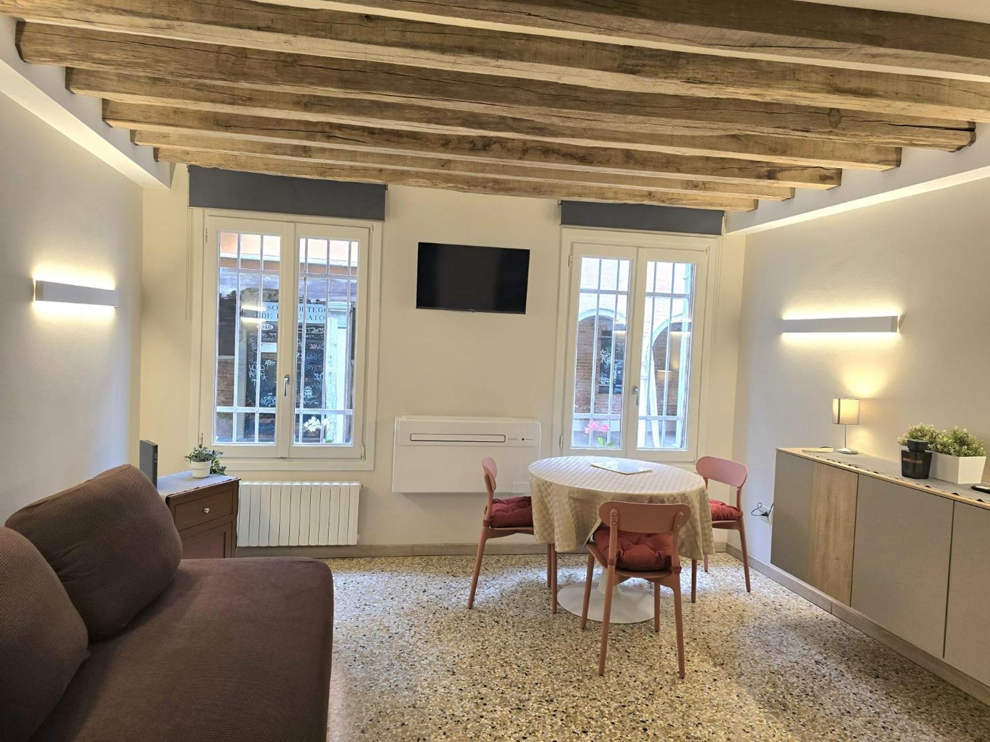 Cozy Studio With Canal View Venedig Exteriör bild