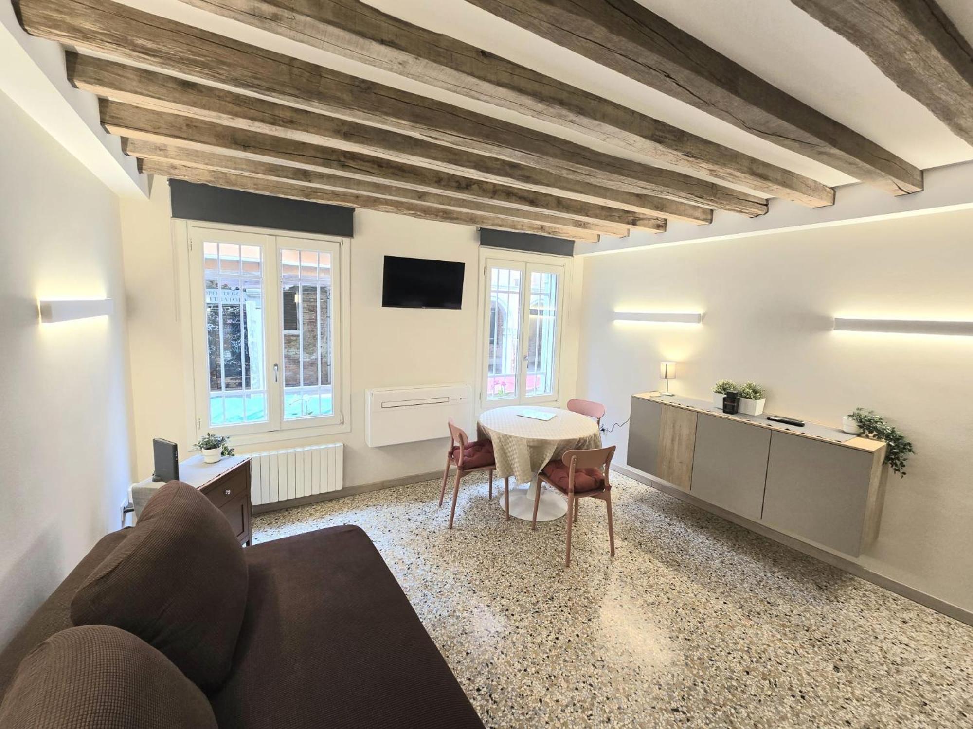 Cozy Studio With Canal View Venedig Exteriör bild